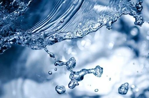 Cool water treatment helps prevent burning sensation.