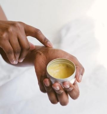 a person holding a cream