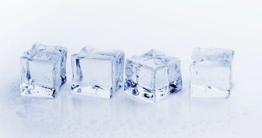 Chewing ice is a bad habit for teeth health. 