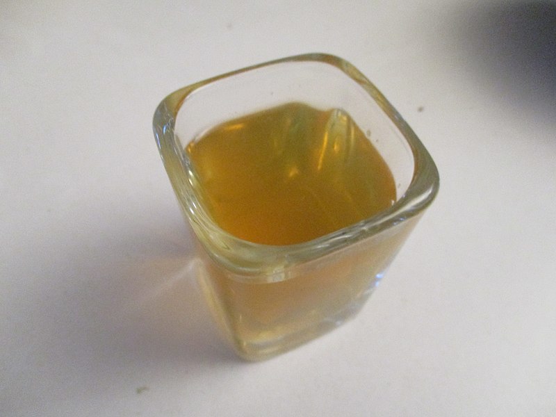 the color of green tea brewed for 3 minutes at 90 degrees Celsius